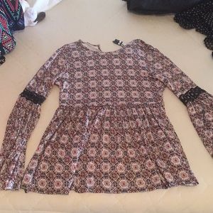 Bell sleeved patterned shirt